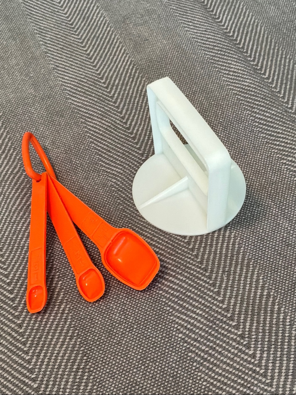 Tupperware vintage hamburger press 3 replacement measuring spoons and ring